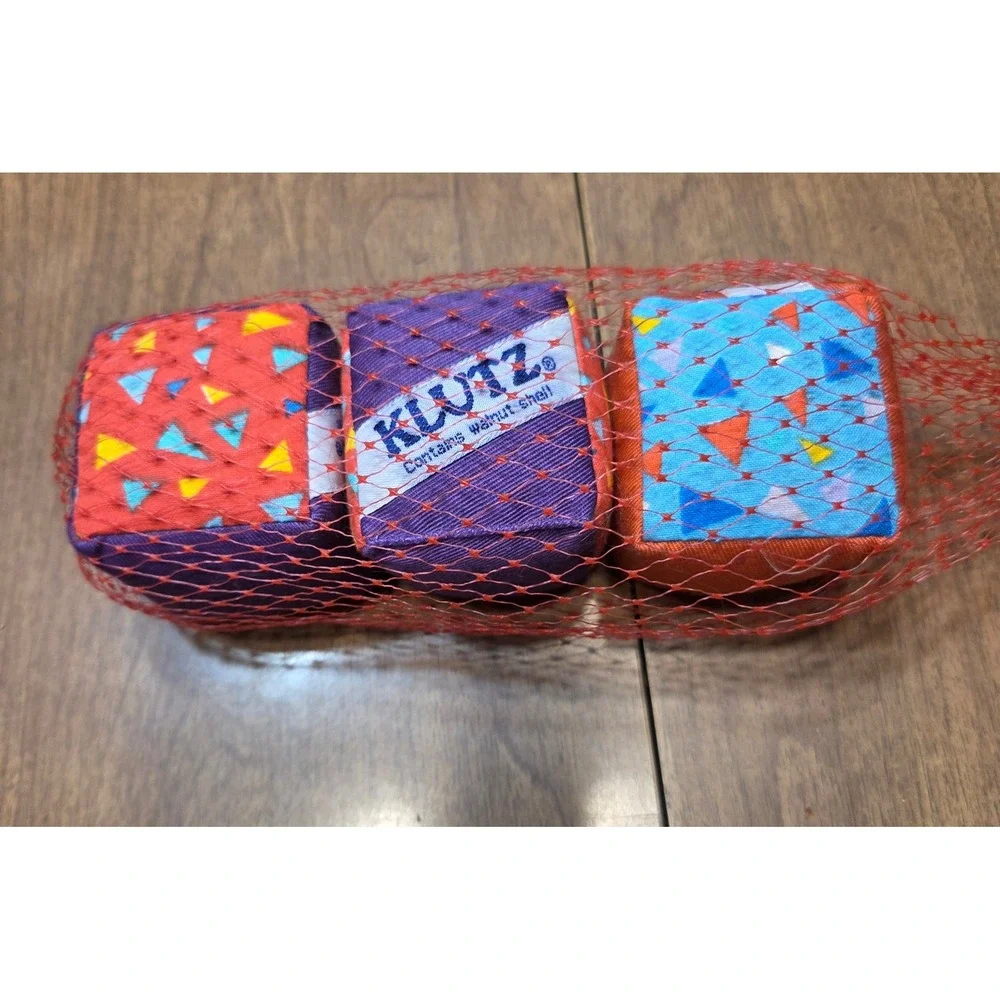 Klutz Juggling Cubes Set of 3 Multicolored Square Bean Bags Walnut Shell Fill
